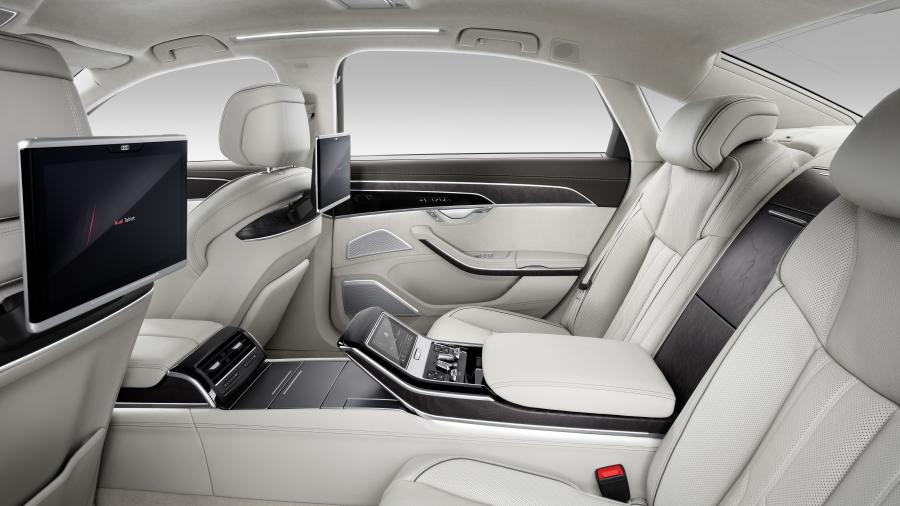 Интерьер Audi A8 L 55 TFSI Quattro (D5) 2017 года  (WW) (фото 28 из 116)